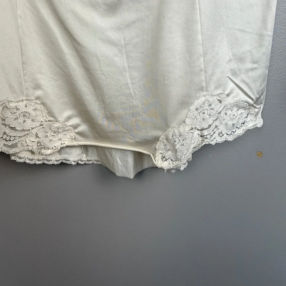 Vintage‎ Vassarette Lace Satin Cami 36 Ivory Nylon USA 70s 80s